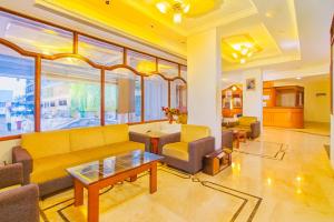 Hotel Sarita - Near Surat Railway Station