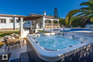 Villa Moixeta by Abahana Villas