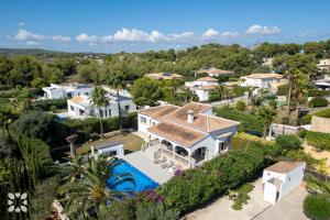 Villa Moixeta by Abahana Villas