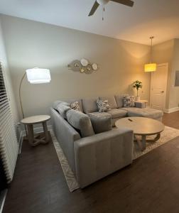 The Nash Luxe, Pool, Gym, Nightlife!