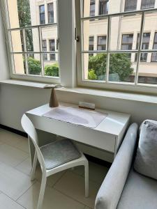 MEOS 2 -Zentrum-Parkplatz-Hofblick-Gym-Netflix