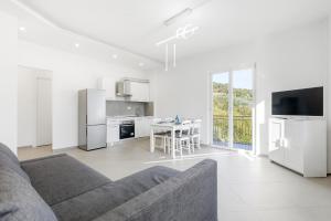 Hostdomus - Sunrise Sea View - Finale Ligure