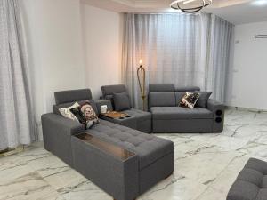 رويال شقة بالتجمع الخامس امتداد الجامعة الامريكية