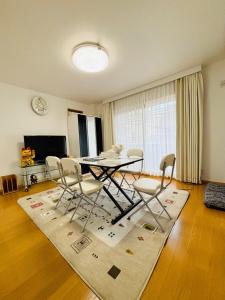 3 min direct to Umeda10 min to Nihonbashi, direct access to Kyoto line, Kobe line, Takarazuka line, convenient transportation, 14 people can use the private bathroom