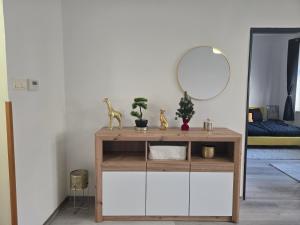 Christmas Golden 5-Person Apartment - 2 King Beds