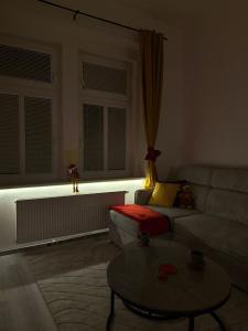 Christmas Golden 5-Person Apartment - 2 King Beds