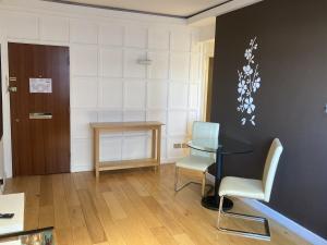 NELL GWYNN HOUSE - Charming One Bedroom Apartment with Air Con, Sloane Square, London