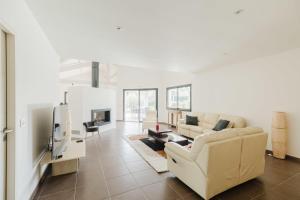 Beautiful contemporary villa 160 m with pool