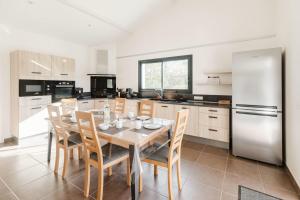 Beautiful contemporary villa 160 m with pool