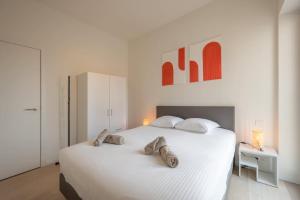 Modern Apartment with Private Terrace and Parking