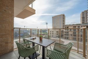 Modern Apartment with Private Terrace and Parking