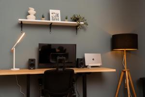 1400ft Central Rooftop Gym King Bed WFH