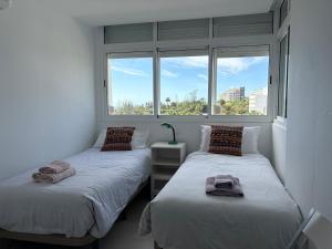 Holiday apartment with direct sea promenade access