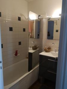 Foux dAllos, studio de 27m2 en centre-ville, plein sud avec balcon équipé