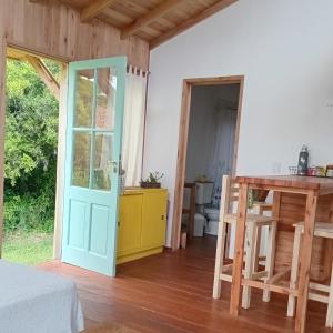 Cabaña entre molles