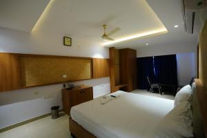 Hotel SVM PALACE KOTI