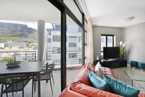 Modern 3-Bed Apt Designer Touch & Mountain Views