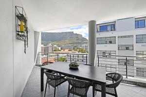 Modern 3-Bed Apt Designer Touch & Mountain Views