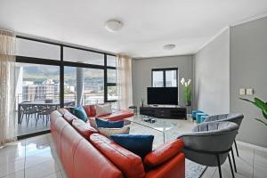 Modern 3-Bed Apt Designer Touch & Mountain Views