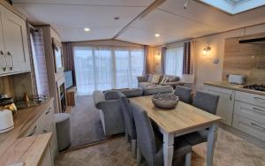 The Good Life, The Boulevard, Selsey