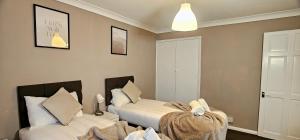 The Kilnwood House - 3 Bed w Free Parking and Fast WiFi - Contractor Ready