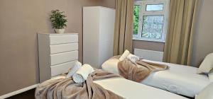 The Kilnwood House - 3 Bed w Free Parking and Fast WiFi - Contractor Ready