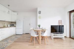 Bright Apartment Podgórze Cracow by Noclegi Renters
