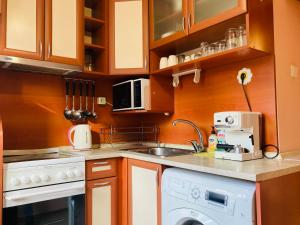 Sunny Central Apartment for 4 Guests 2 minutes from High Street