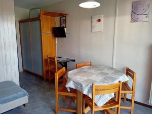 Studio lumineux et cosy avec vue montagne 7è étage