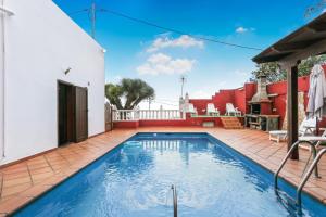 Mountain Chalet Sea Views & Pool