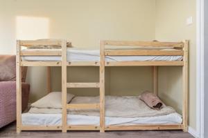 Family-friendly Top-Floor Apartment in the Center