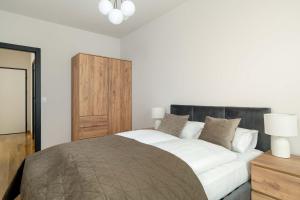 Luxury Apartment with Parking & Terrace Remote Work by Renters Prestige