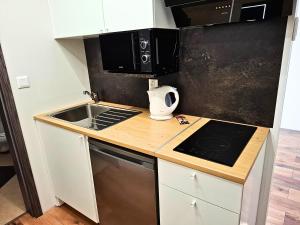 Dimael Hostel & Apartments