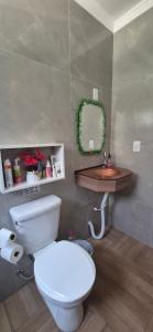 Studio privativo com wifi e ar condicionado 250m do mar