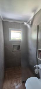 Studio privativo com wifi e ar condicionado 250m do mar