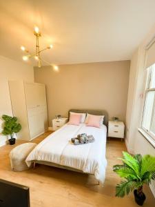 Bayswater Station Apartment - 16