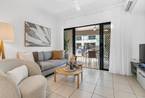 Laguna Escape - Swim-Out Retreat by Trinity Beach