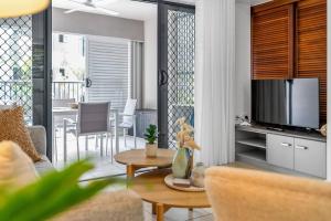 Laguna Escape - Swim-Out Retreat by Trinity Beach