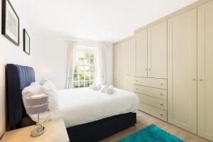 Spacious Modern 2 Bed Apartment with Parking - Pass the Keys