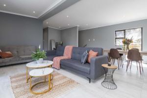 Glen Marine Top-Floor with Ocean Mountain Views