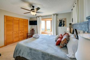 Mountain-View Retreat w Fire Pit EV Charger