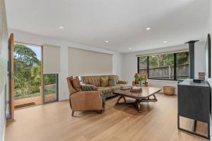 Ankers at Mollymook - spacious beach retreat