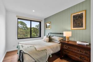 Ankers at Mollymook - spacious beach retreat