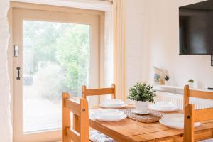 The Bullpen Cotswolds Farm Stay With Pool