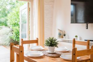 The Bullpen Cotswolds Farm Stay With Pool