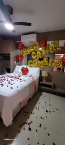 CONFORTO IMBATIVEL - 25 metros do MAR - 2 Quartos com AR CONDICIONADOS SPLIT, Air Fryer, WI-FI, Disney Plus, Star Plus, HBO Max, Guarda Sol, Cadeiras de Praia e Caixa Térmica - 8 pessoas com Muito Conforto - Melhor Localização!