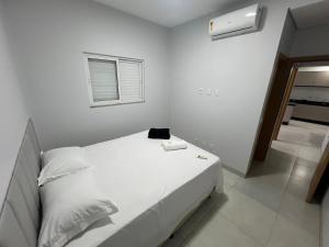 Apartamento com jardim e ar condicionado na sala e quartos na Av Blumenau