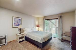 Retro Family Gathering Home in Tahoe Donner