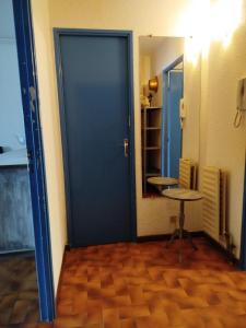 T2 CABINE-Superbe vue mer et accès direct plage proche commerces-6AT28