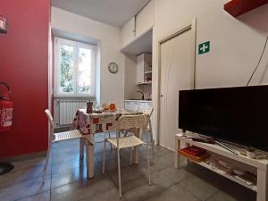 Adriatic Room 50 m dalla stazione Ferroviaria di Ciampino e dalla navetta aeroportuale